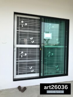 เหล็กดัดพร้อมมุ้งลวด ผีเสื้อ ประตูบานเลื่อน กระจกสีฟ้า