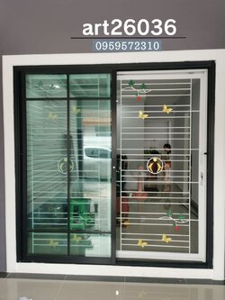 เหล็กดัดพร้อมมุ้งลวด บานเลื่อน กระจกสี ลายโลมา ติตดั้งประตู หน้าต่าง