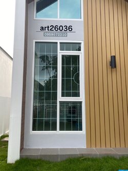 เหล็กดัดพร้อมมุ้งลวด เหล็กดัดมินิมอล กระจกสีเขียวเข้ม