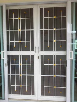 เหล็กดัดพร้อมมุ้งลวด