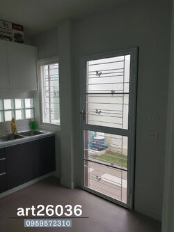 เหล็กดัดสีอบขาวผีเสื้อ มุ้งลวด กระจกสีน้ำทะเล บานเลื่อน