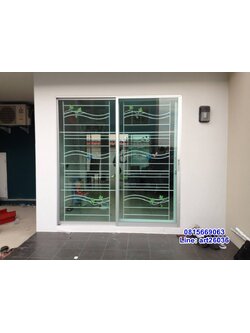 เหล็กดัดพร้อมมุ้งลวดประตู