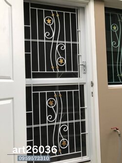 เหล็กดัดพร้อมมุ้งลวด ลายดาว กระจกบานเลื่อน