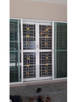 เหล็กดัดพร้อมมุ้งลวด