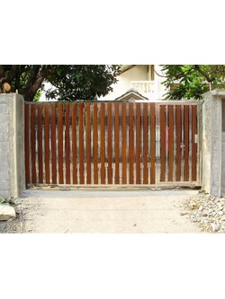 รั้วหน้าบ้าน