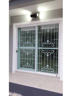 เหล็กดัดพร้อมมุ้งลวด