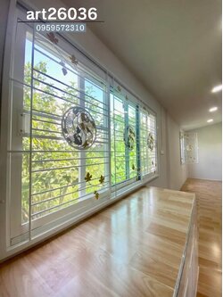 เหล็กดัดพร้อมมุ้งลวด โทนสีขาว ปลาวงกลม