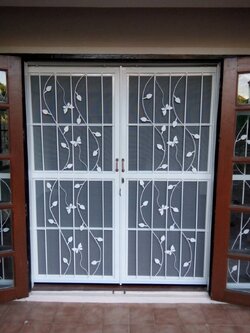 เหล็กดัดพร้อมมุ้งลวด