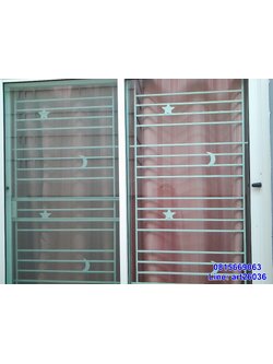 เหล็กดัดพร้อมมุ้งลวด ลายดาว พระจันทร์เสี้ยว