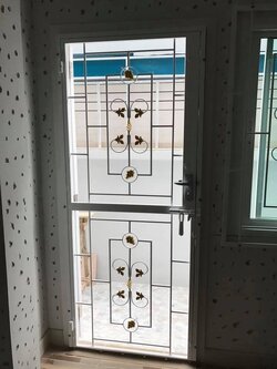 เหล็กดัดพร้อมมุ้งลวด