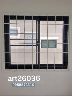 เหล็กดัดหน้าต่างโทนสีขาว กรอบสีดำ โมเดิร์น