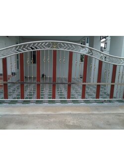 รั้วหน้าบ้าน