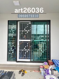 เหล็กดัดพร้อมมุ้งลวด สวยๆ ลายผีเสื้อ กระจกสี บานเลื่อน