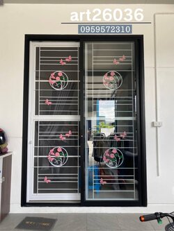 เหล็กดัดสีอบ ประตู โทนขาวชมพู กรอบดำ ประตูเลื่อน