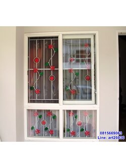 เหล็กดัดลายสวยงาม ดอกไม้สีแดง