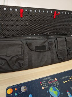 กระเป๋า 90 Cm มีโฟมหนาด้านใน สภาพสวย สายสะพาย สายถือครบ มือสอง