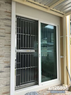 เหล็กดัดพร้อมมุ้งลวด ลายคลาคสิก กระจกบานเลื่อน