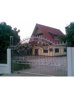 รั้วหน้าบ้าน