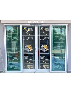 เหล็กดัดประตู ลายปลาวงกลม กระจกสีฟ้า บานเลื่อน