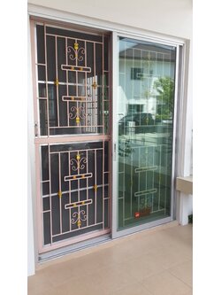 เหล็กดัดพร้อมมุ้งลวด