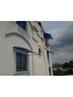 หลังคากันสาด หน้าต่าง น้ำเงิน