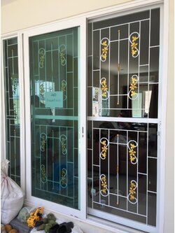 ประตู เหล็กดัดพร้อมมุ้งลวด