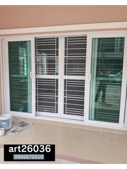 เหล็กดัดมินิมอลสีขาว บานประตูเลื่อน กระจกสี