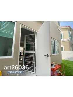 เหล็กดัดพร้อมมุ้งลวดโทนสีขาว มินิมอล