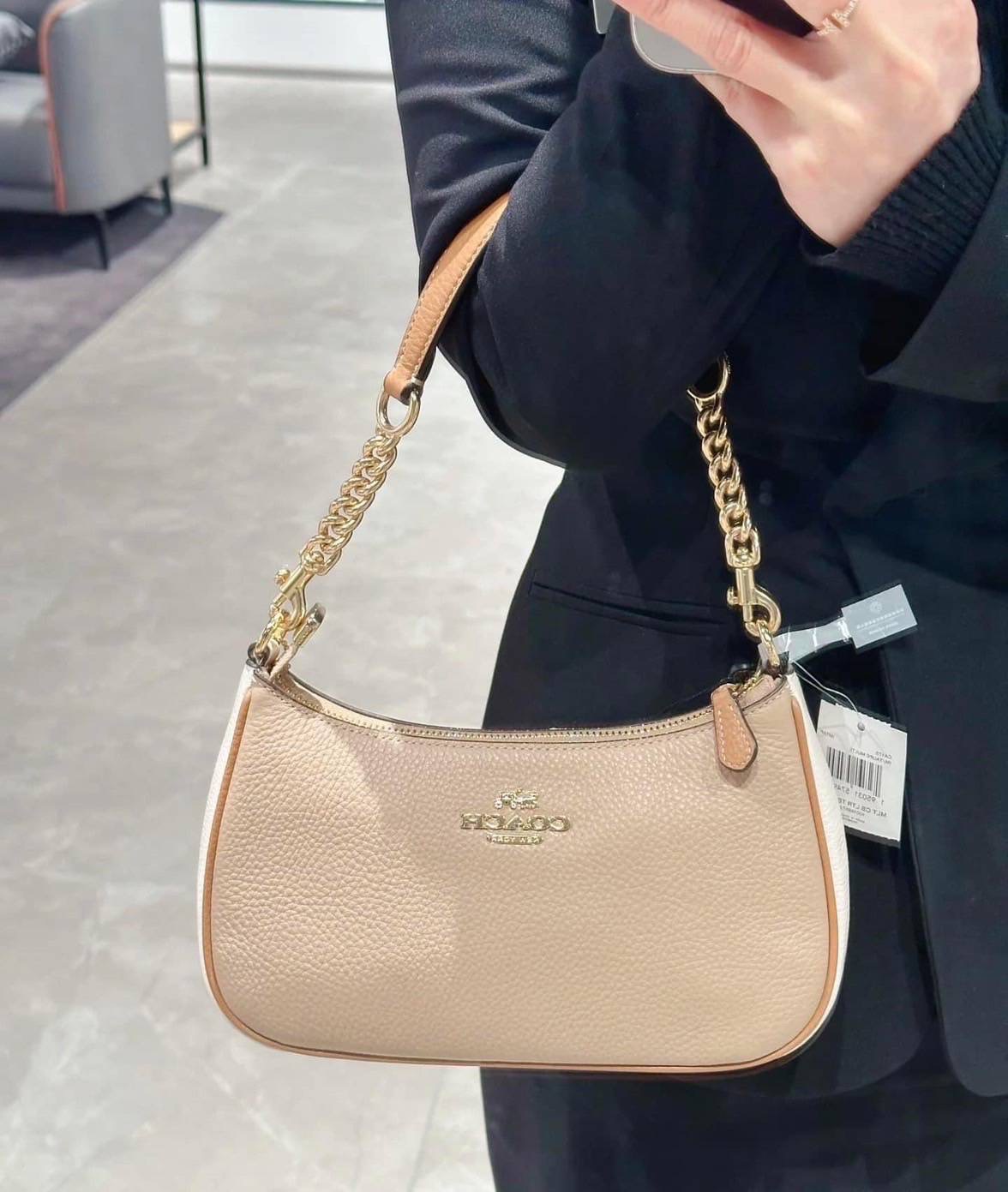 New COACH Teri Shoulder Bag สายสั้นสะพายไหล่ถอดได้ สายยาวถอดได้ ปรับได้ค่ะ - ขนาด 9 1/2" (L) x 6" (H) x 3" (W)