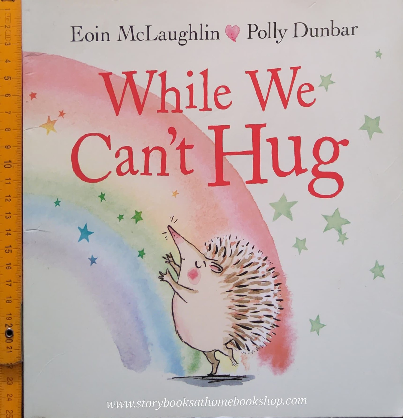 หนังสือนิทานปกอ่อน** 🍅🍓WHILE WE CAN'T HUG BY Eoin McLaughlin and Polly Dunbar