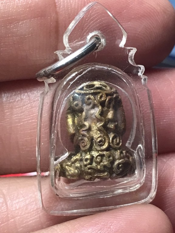 พระปิดตา โคตรเศรษฐีครูบาชัยยะวงค์ศาพัฒนา วัดพระพุทธบาทห้วยต้ม อ.ลี้ จ.ลำพูน ที่ระลึกอายุครบ 7 รอบ สร้างปี 2540 ในวาระที่หลวงปู่อายุครับ7รอบครับ เนื้อโลหะผสม