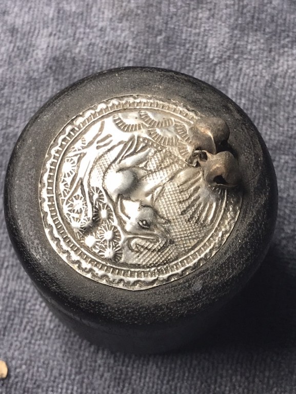 พระทันตธาตุ ครูบาเงิน วัดกอโชค จ.เชียงใหม่่ พระทันครูบาเงินนี้ ได้รับมาจากคุณอภิรักศ์ ท่านเป็น ผอ. โรงเรียนวัดท่ากาน อ.สันป่าตอง จ.เชียงใหม่ อายุ 52 ปี (บันทึก พ.ศ.2567) โดยได้รับมาจากคุณพ่อของท่าน ชื่อตานัน คุณตานัน เขียวคำ ท่านเสียเมื่อปี 2560