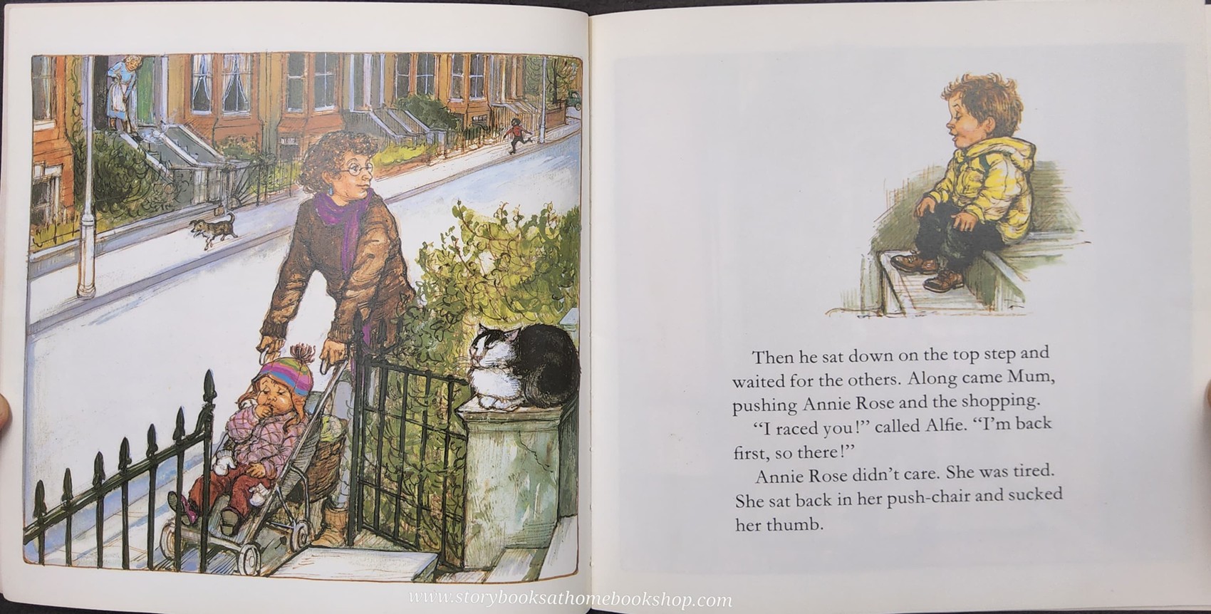 หนังสือนิทานปกอ่อน ** 🍅🍓ALFIE GETS IN FIRST BY SHIRLEY HUGHES