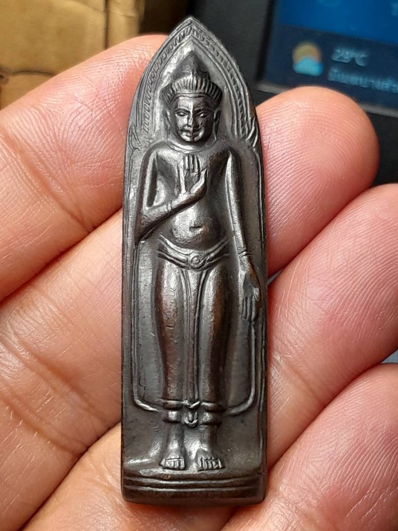 มีผู้บูชาแล้ว พระร่วงรางปืน สภาพสวยมาก พิธีเดียวกับเหรียญครูบาเจ้าศรีวิชัย พิธี วัดพระธาตุดอยสุเทพราชมหาวิหาร ปี ๒๕๑๕ พระคณาจารย์แห่งยุค ร่วมนั่งปรกอธิษฐานจิตปลุกเสก เช่น หลวงปู่โต๊ะ หลวงพ่อกวย หลวงปู่แหวน หลวงพ่อเกษม หลวงพ่อเงิน ครูบาคำแสน ครูบาคำแสน ครู