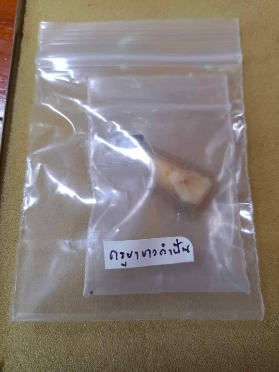 พระทันตธาตุ ครูบาขาวคำปัน วัดผาหนาม ท่านมรณภาพวัดพระธาตุหัวขัว ได้จากพ่อหนานชัยเดช ท่านเป็นคนทุ่งหัวช้าง จ.ลำพูน พ่อหนานชัยเดช ท่านได้รับพระทันตธาตุนี้มา ปี 2538 หลังจากครูบาขาวคำปันมรณภาพ พ่อหนานชัยเดชก็กลับมาอยู่บ้าน อ.ทุ่งหัวช้างจนเสียชีวิตเมื่อ