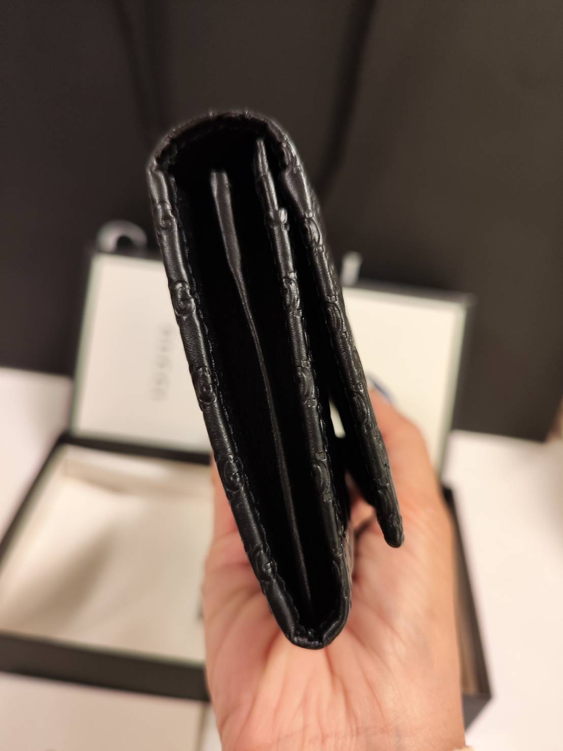 New Gucci wallet 2 พับ หนังปั้มสีดำ