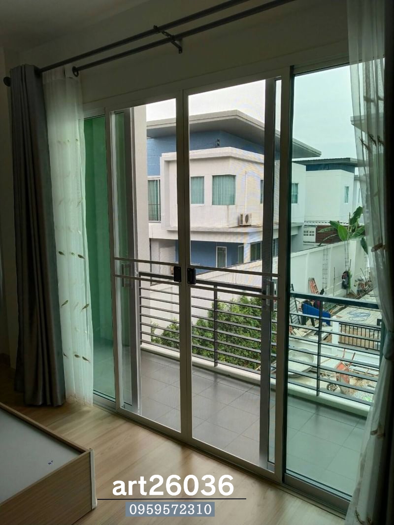 หน้าต่าง ประตู มินิมอล