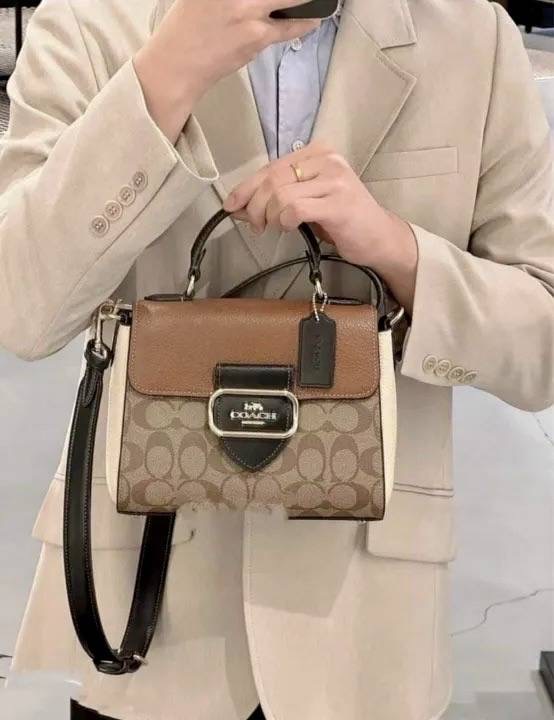ใหม่ล่าสุด New Coach Top Handle Satchel In Colorblock Signature Canvas 💥ขนาด 8 1/4" (L) x 6 1/4" (H) x 4 1/4" (W)