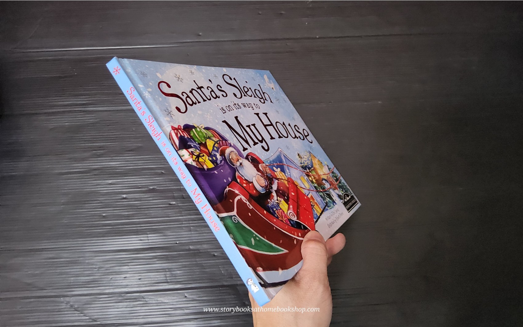 หนังสือนิทานปกแข็ง* 🍓🍓SANTA'S SLEIGH IS ON ITS WAY TO MY HOUSE🍅🍅