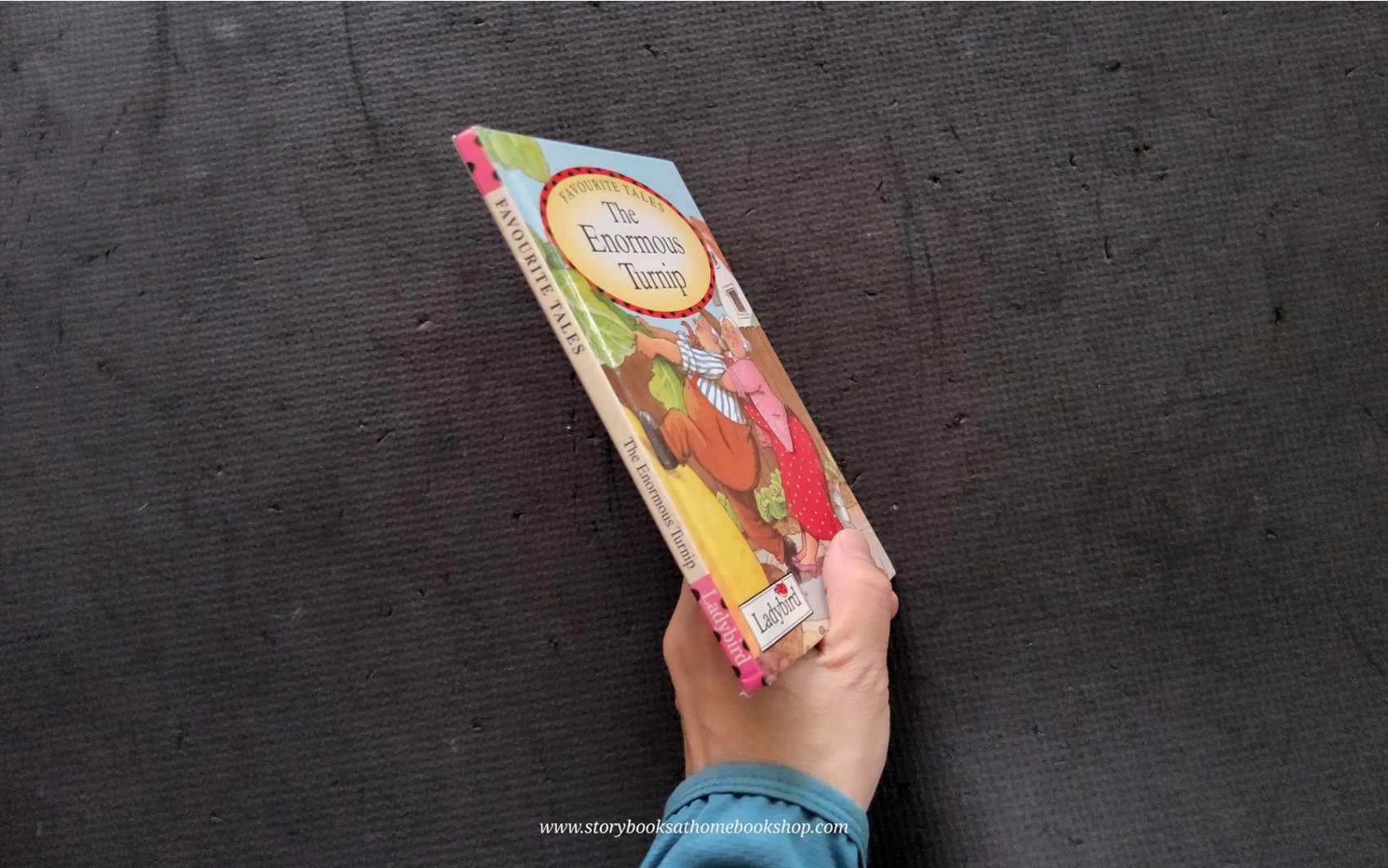 หนังสือนิทานปกแข็ง** 🍅🍅FAVOURITE TALES: THE ENORMOUS TURNIP