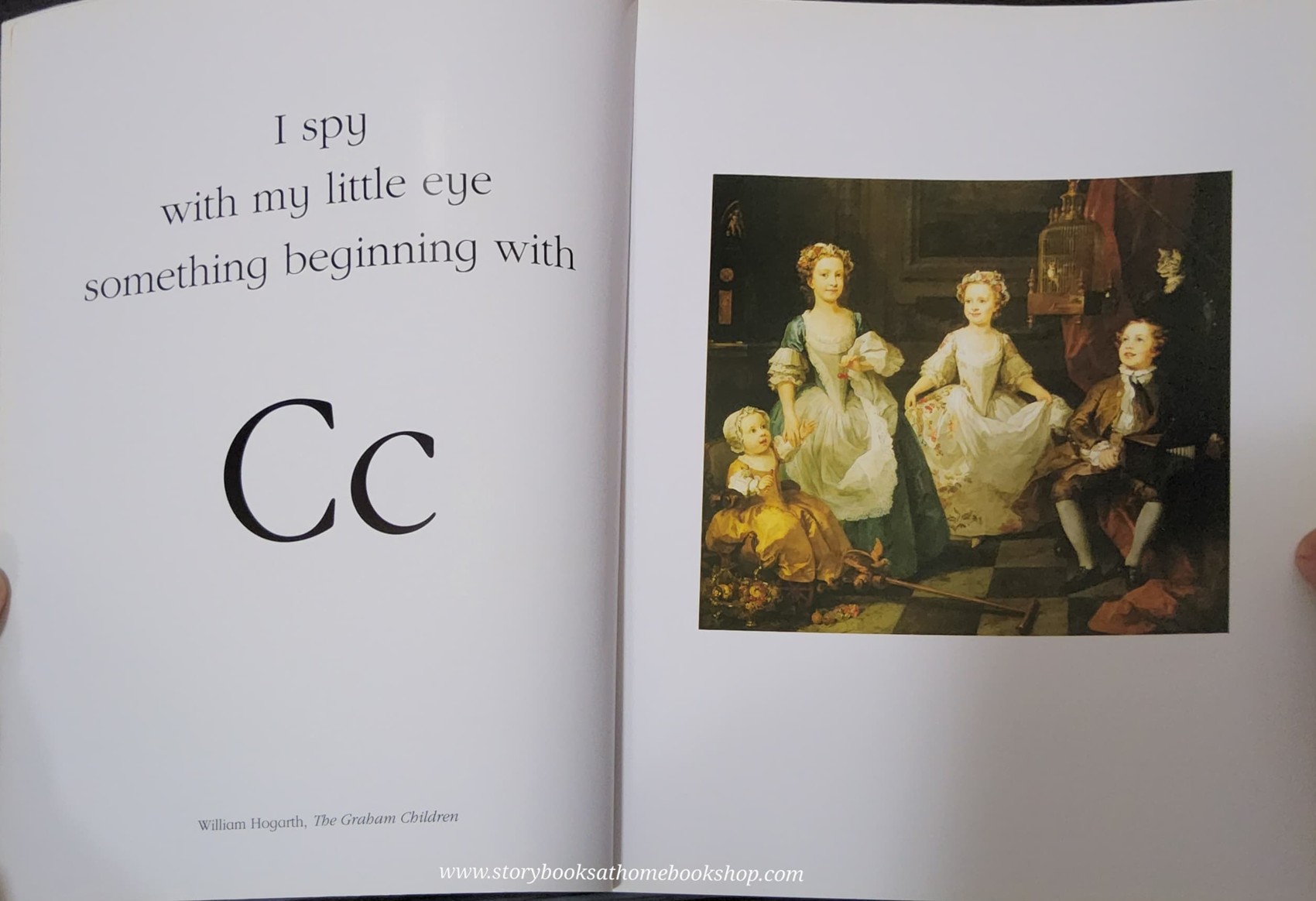 หนังสือนิทานปกอ่อน ** 🍅🍓 I SPY AN ALPHABET IN ART BY LUCY MICKLETHWAIT