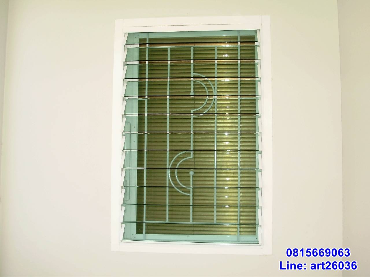 เหล็กดัดพร้อมมุ้งลวด หน้าต่าง