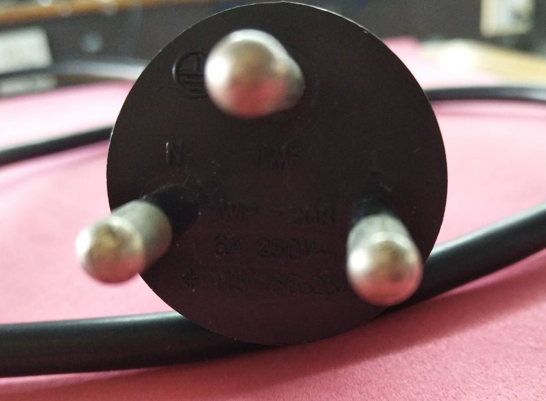 สายไฟ หัวงอ ของแท้โรงงาน /สายไฟAC/สายปลั๊กทีวี /ปลั๊กคอม/ปลั๊กหม้อหุงข้าว/กระทะไฟฟ้า และเครื่องใช้ไฟฟ้าอื่นๆที่ปลั๊กเหมือนกันได้หลากหลายรุ่น ความยาว 1.8เมตร