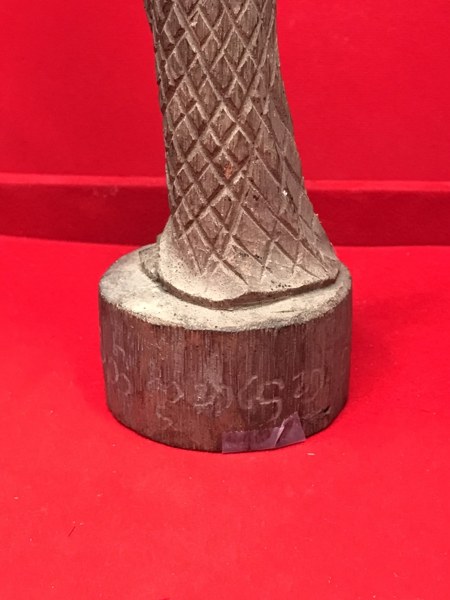 เจ้าแม่จามเทวี ไม้แกะ มีรอยจารหลวงปู่ ได้มาจากเชาวกะเหรี่ยง แม่วาง จ.เชียงใหม่ เคยไปช่วยหลวงปู่สร้างวัด