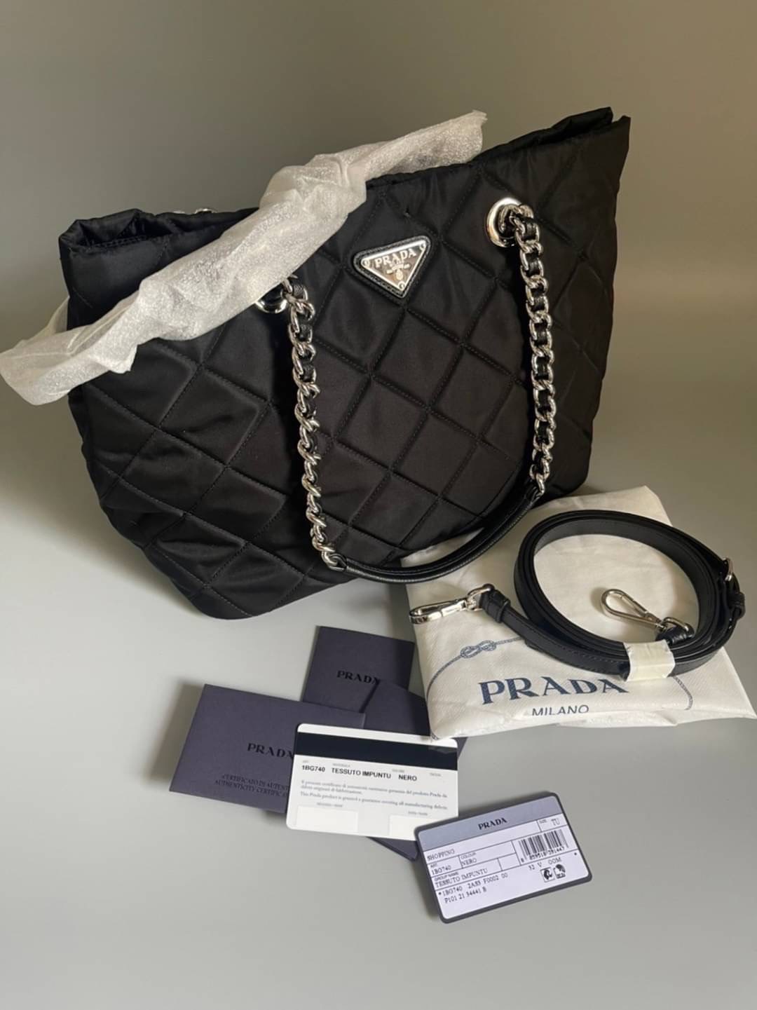มาเพิ่ม 4 ใบ Prada NylonShoulder Bag สะพายไหล่ได้ มีสายยาวถอดได้