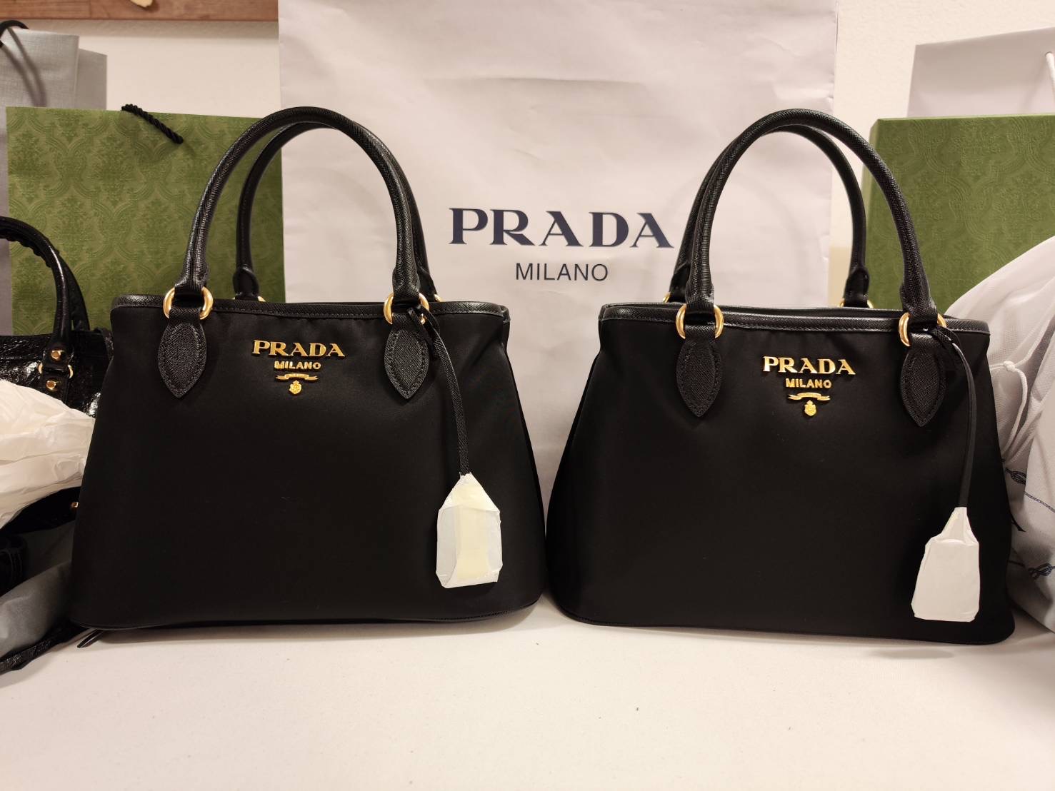 New Prada nylon bag ด้านข้างมีกระดุมขยายข้างได้