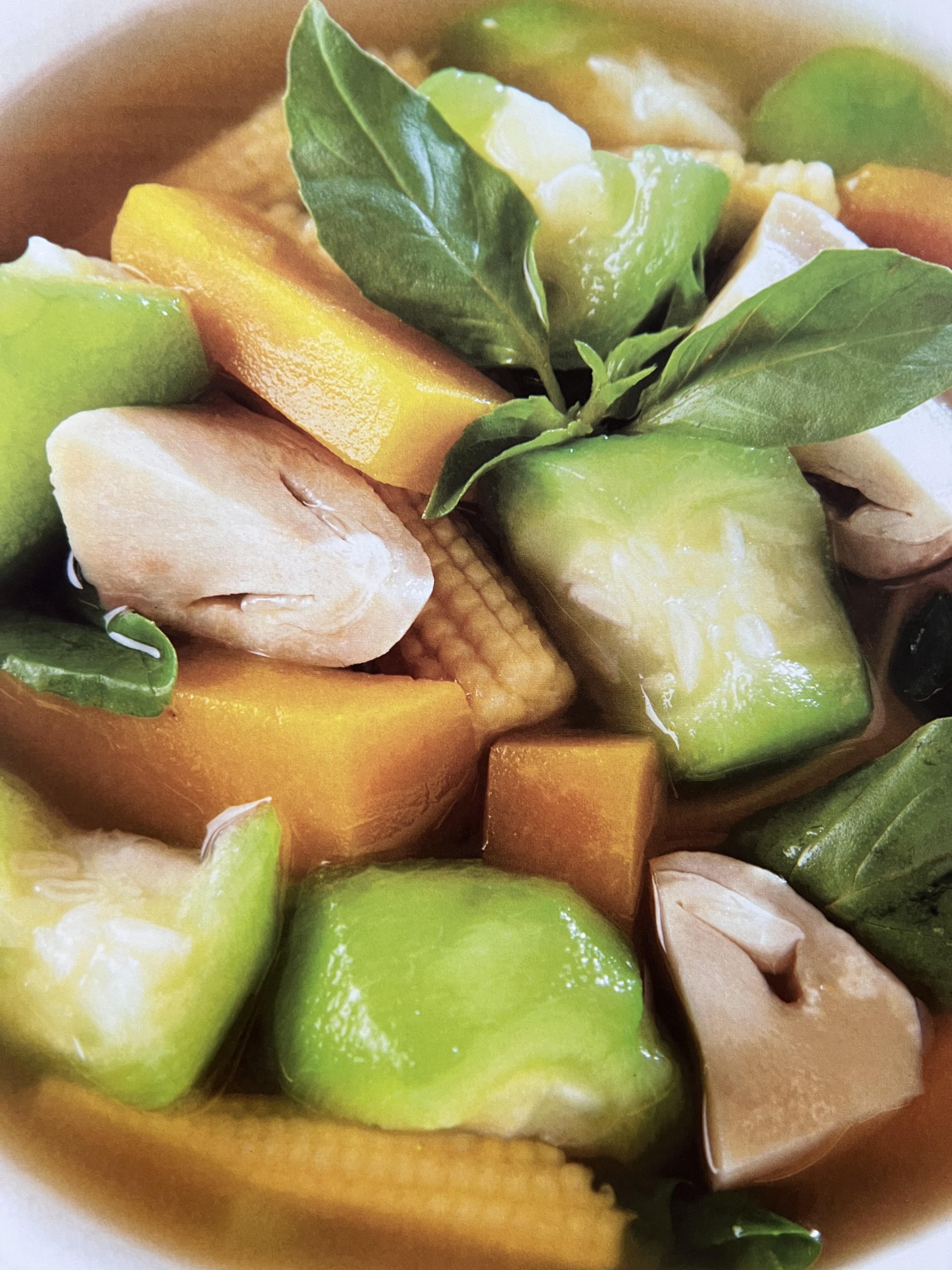 โสมสวลีรังสรรค์ : ตำรับอาหารเพื่อนพึ่ง (ภาฯ) ยามยาก ตำรับอาหารชาววังสวนสุนันทา (2 เล่มชุด)**มีลายเซ็นมอบอาจารย์ศรีสมร คงพันธุ์.