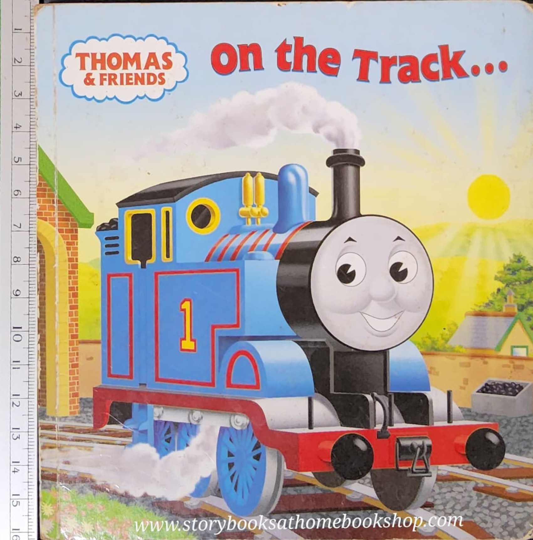 BOARD Book** 🍅🍅THOMAS&FRIENDS ON THE TRACK...