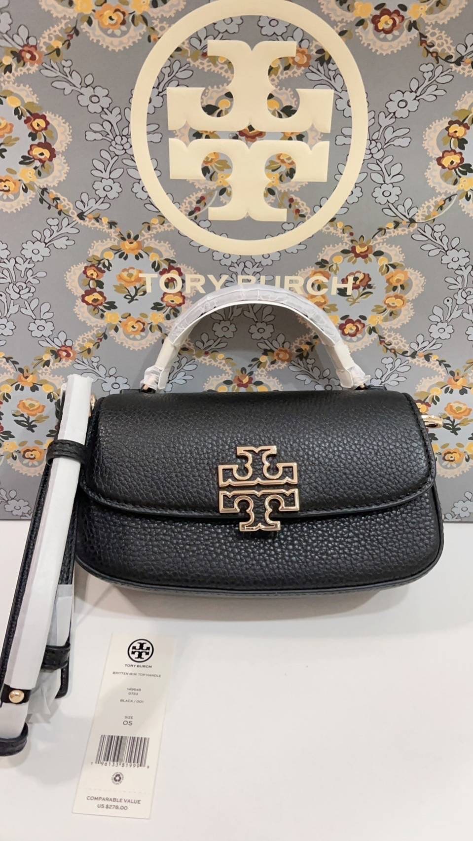 รอบราคาดีงาม รุ่นตามหา Tory Burch Britten Mini Top Handle สีดำสวยคลาสสิค ยอดนิยม หรูหรา สะพายกรุบกริบ น่ารักมากๆ ขนาด ยาว 7" x สูง 4" x กว้าง 2"