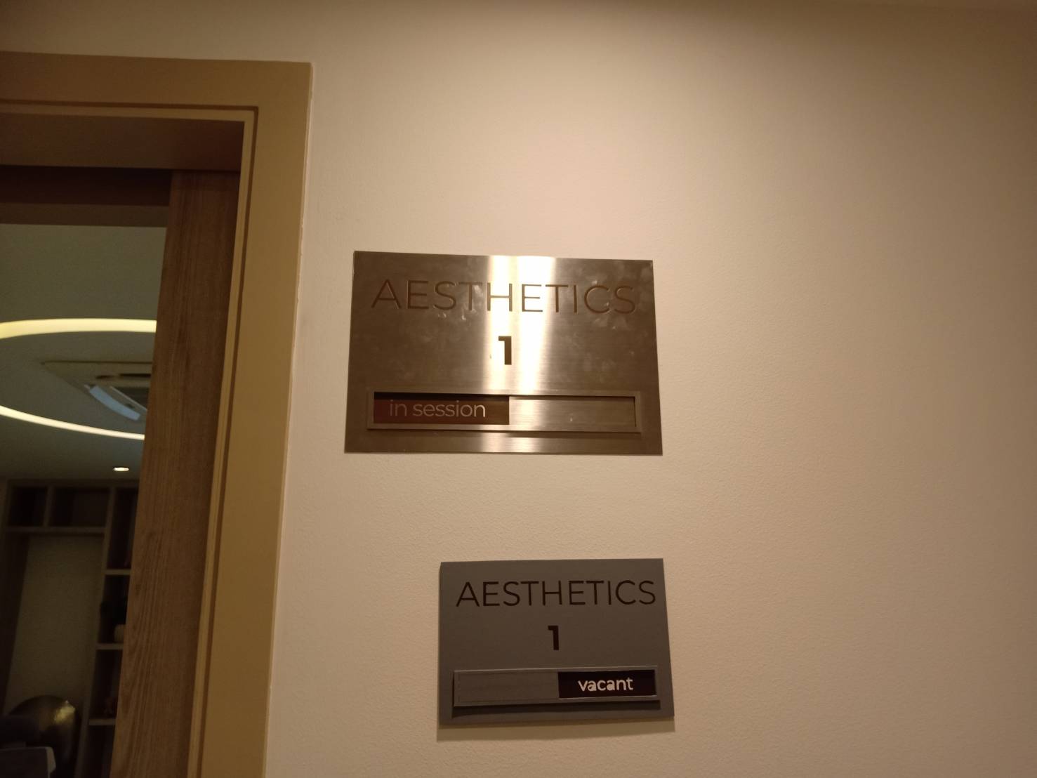 งานผลิต-ติดตั้งป้ายสแตนเลสกัดกรด ป้ายรางสอด